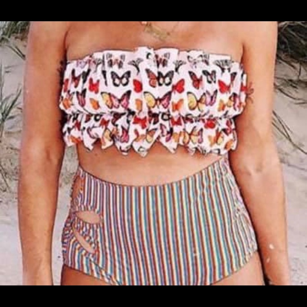 ISO Kortni jeane Butterflies oversized ruffle